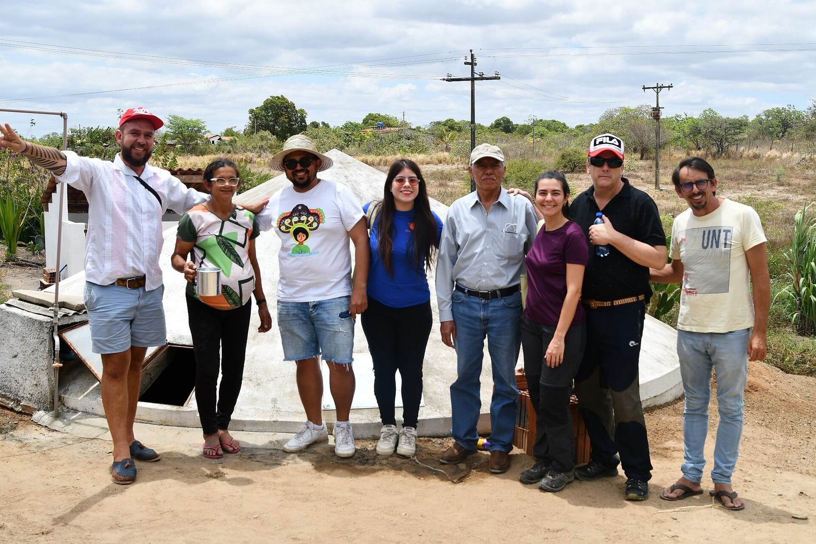 grupo con cisterna y campesina